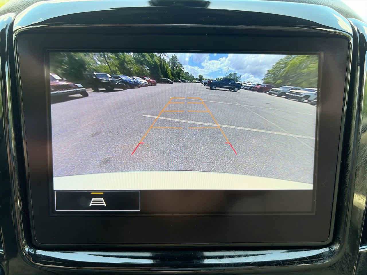 Used 2023 Chevrolet Traverse LT w/ LPO, Cargo Package FWD image 21