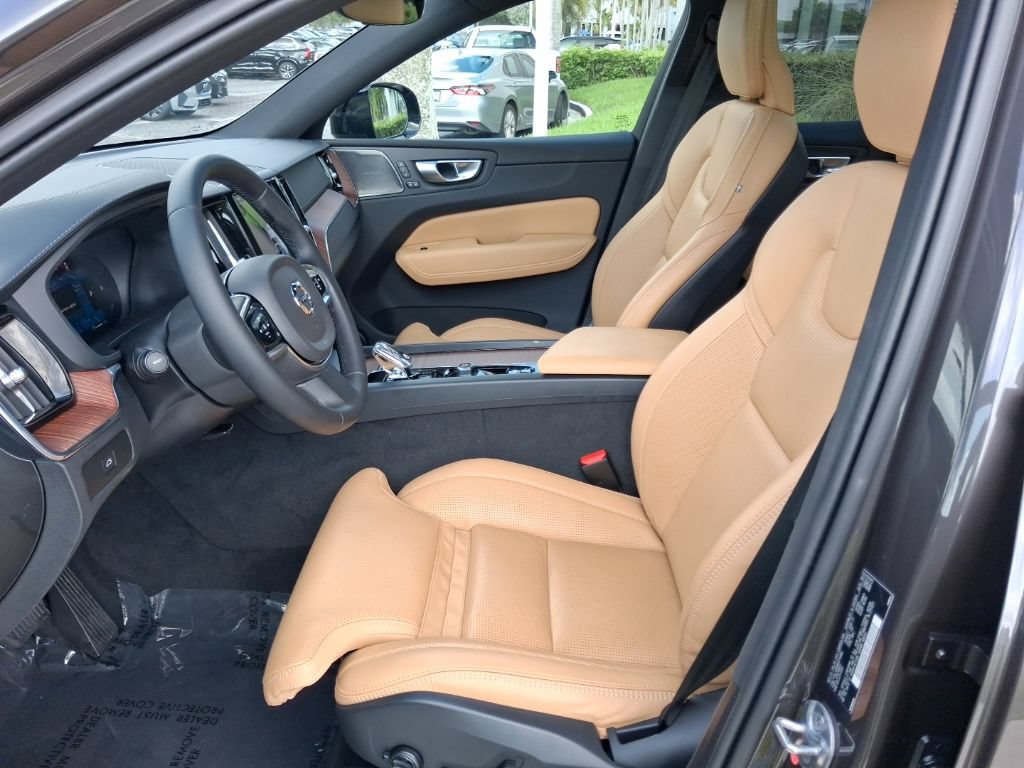 Used 2024 Volvo XC60 B5 Ultimate AWD/4WD image 14