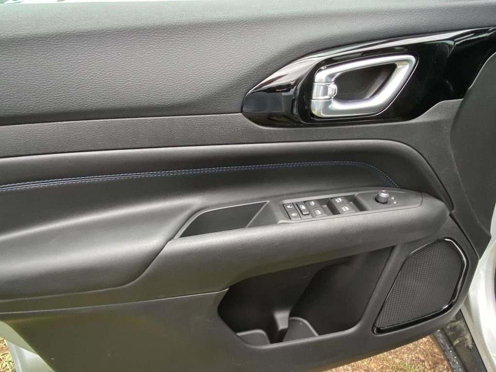New 2026 Jeep Compass Latitude AWD/4WD image 15
