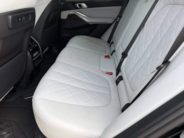 Used 2023 BMW X5 xDrive40i w/ M Sport Package AWD/4WD image 17