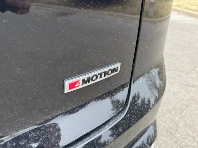 Used 2022 Volkswagen Atlas Cross Sport SEL R-Line AWD/4WD image 44