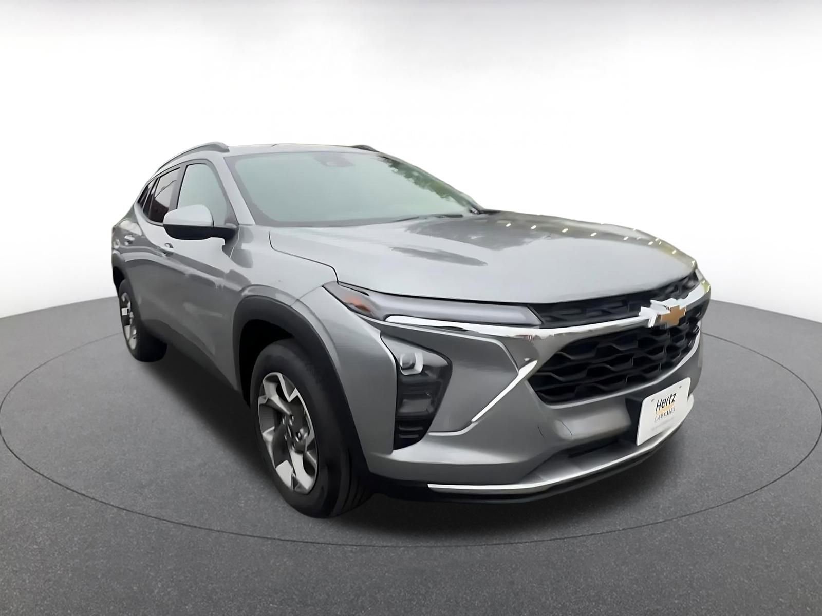 Used 2025 Chevrolet Trax LT w/ LT Convenience Package image 3