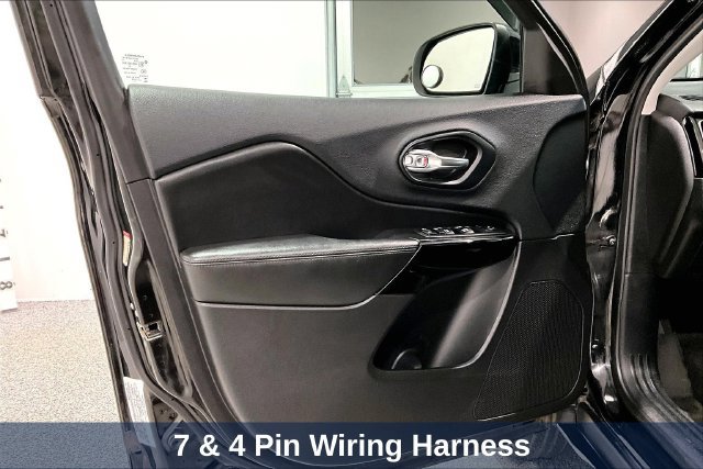 Used 2019 Jeep Cherokee Latitude w/ Comfort & Convenience Group AWD/4WD image 26