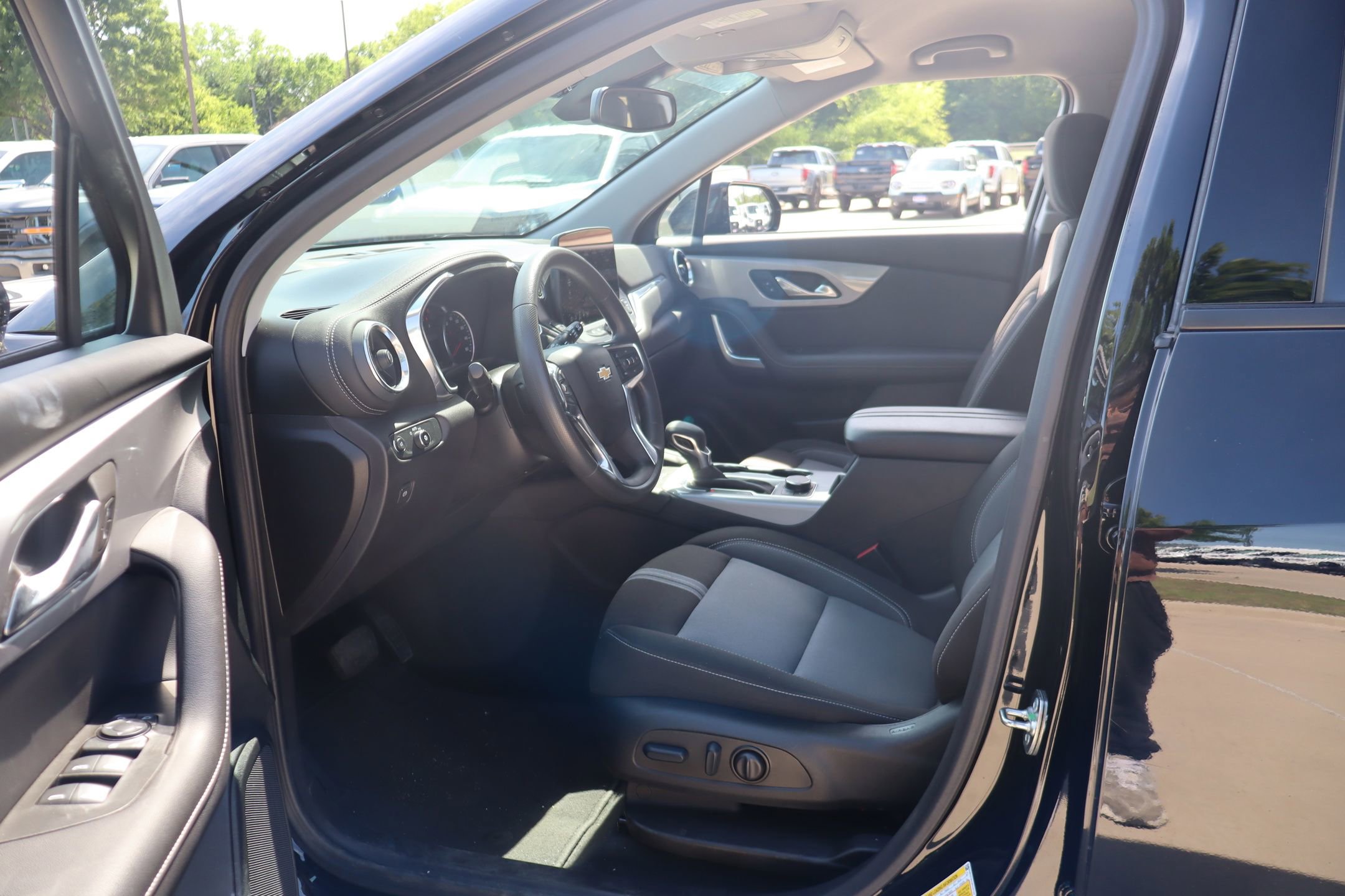 Used 2024 Chevrolet Blazer LT w/ Convenience Package FWD image 24