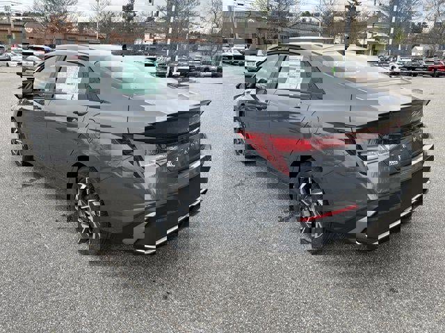 Used 2025 Hyundai Elantra Sport image 33