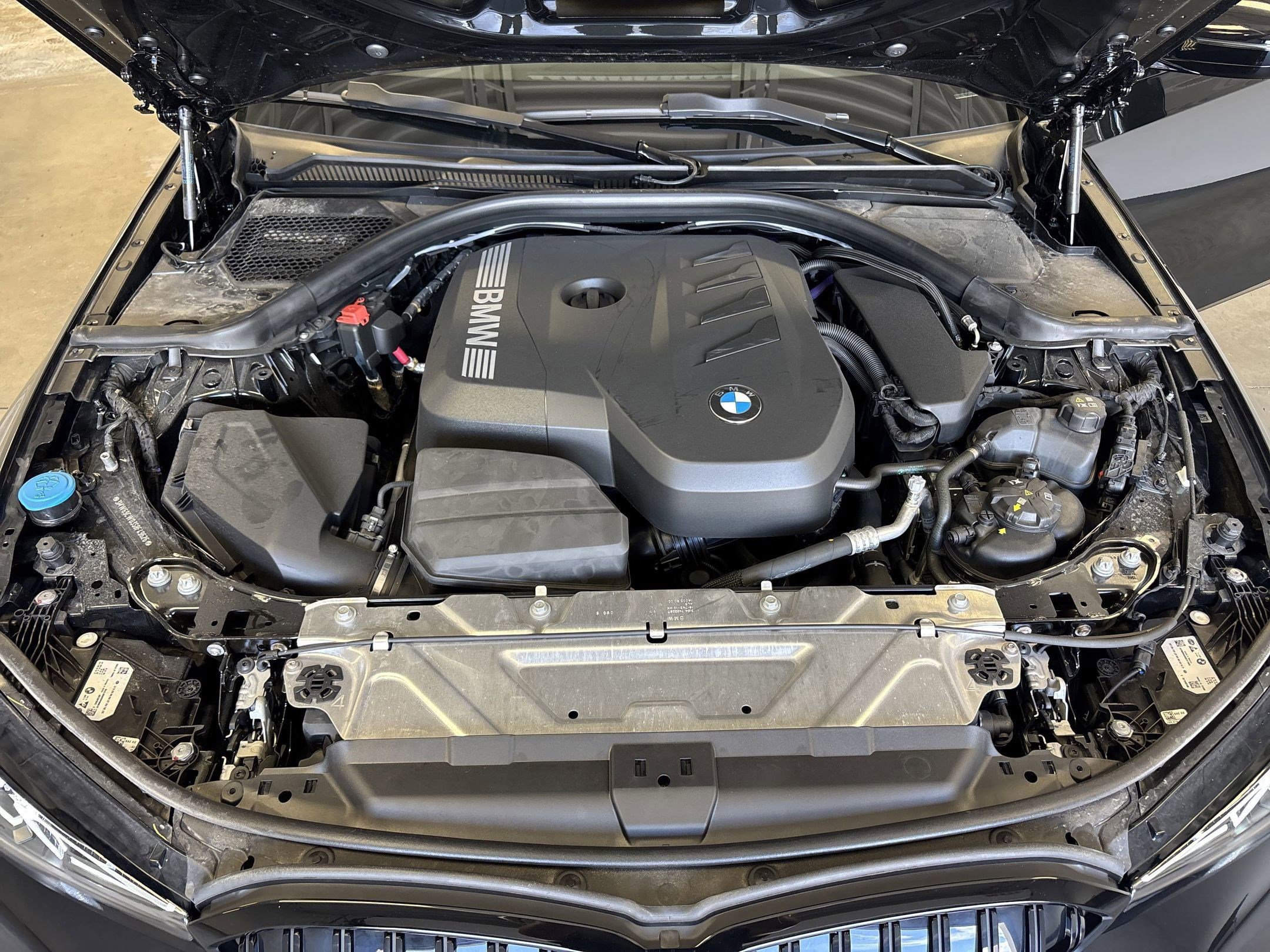 Used 2025 BMW 330i Sedan w/ M Sport Package image 38