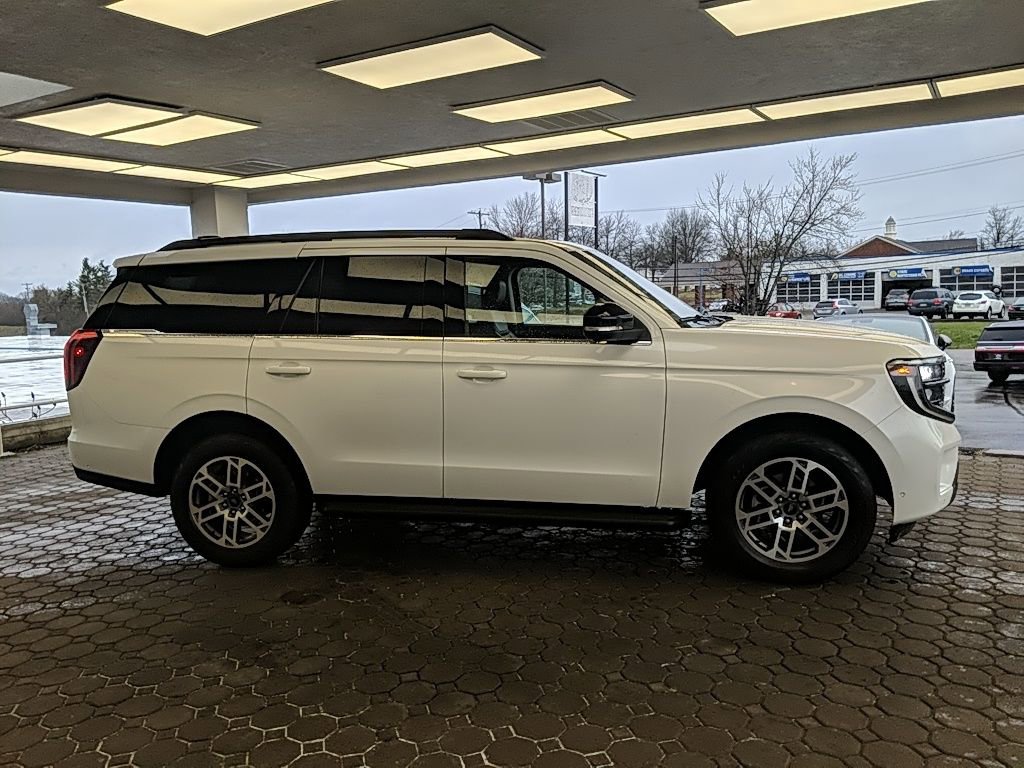 Certified 2025 Ford Expedition Active image 4