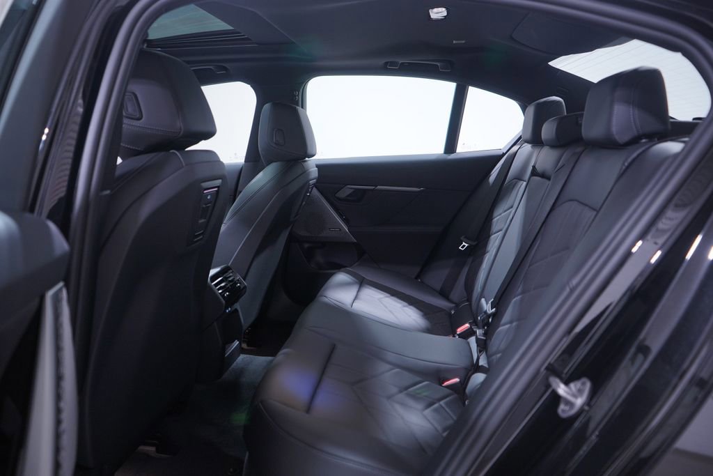 New 2026 BMW i5 eDrive40 w/ M Sport Package image 9