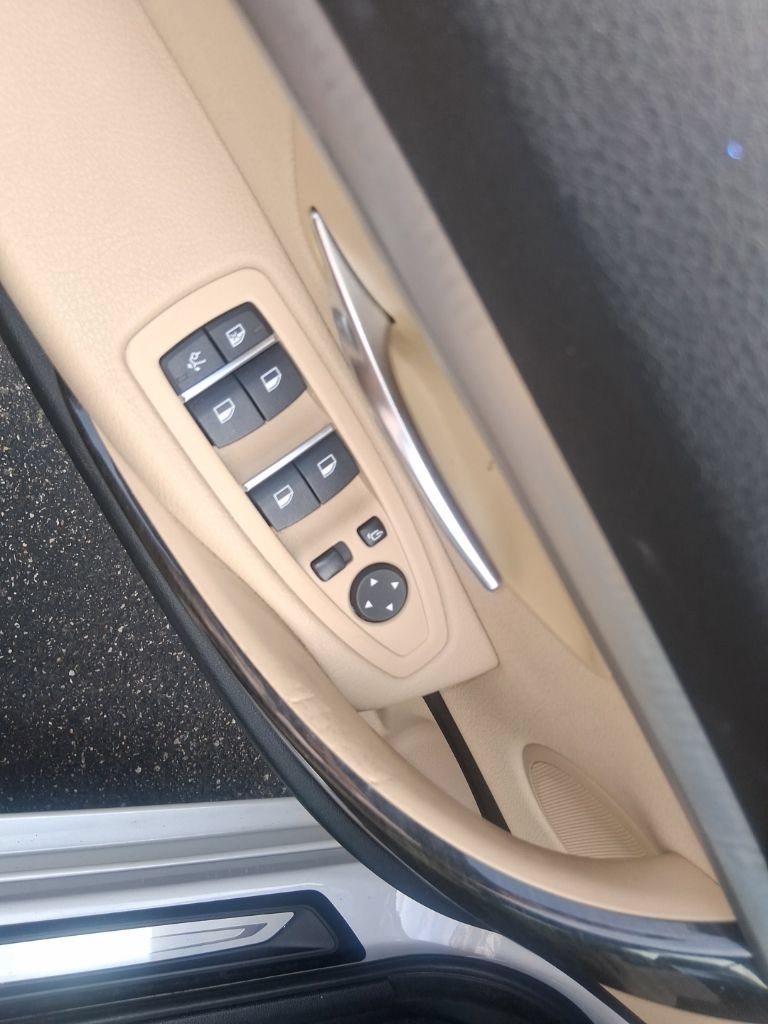 Used 2018 BMW 330i Gran Turismo xDrive AWD/4WD image 8