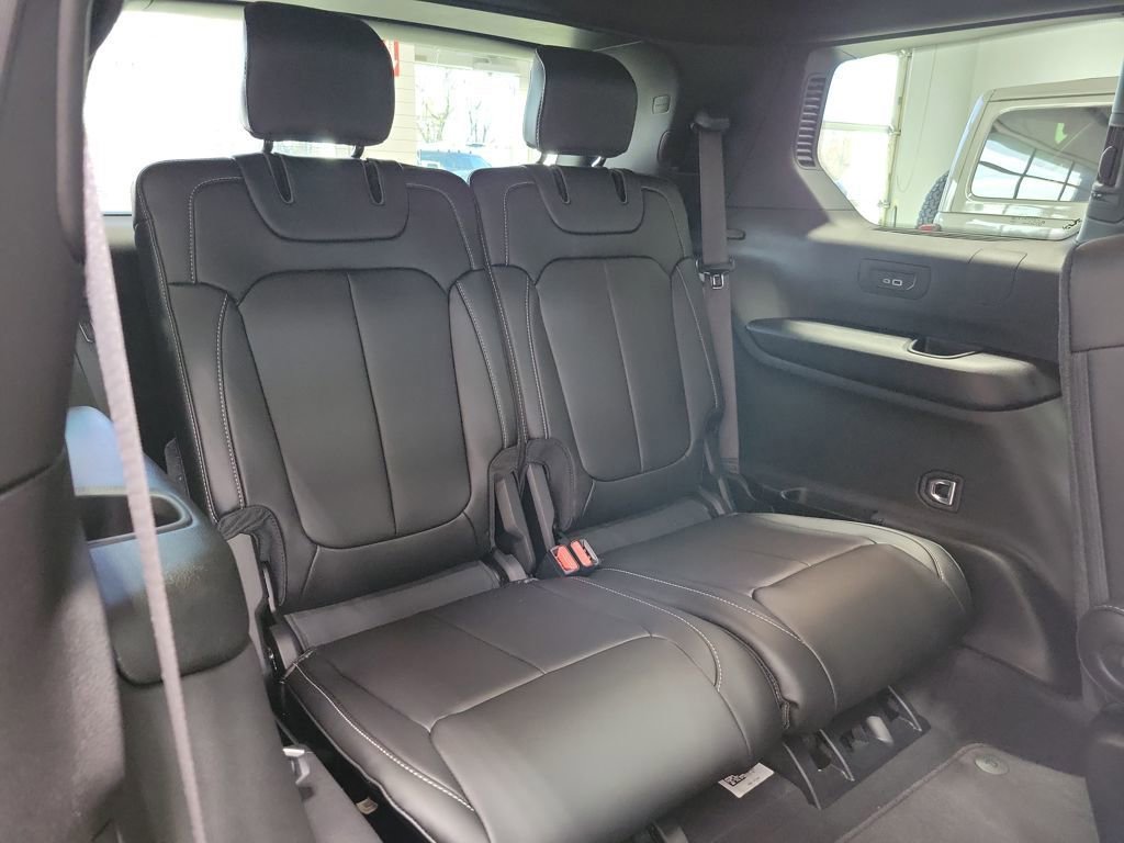 New 2025 Jeep Grand Cherokee L Limited w/ Black Appearance Package image 8