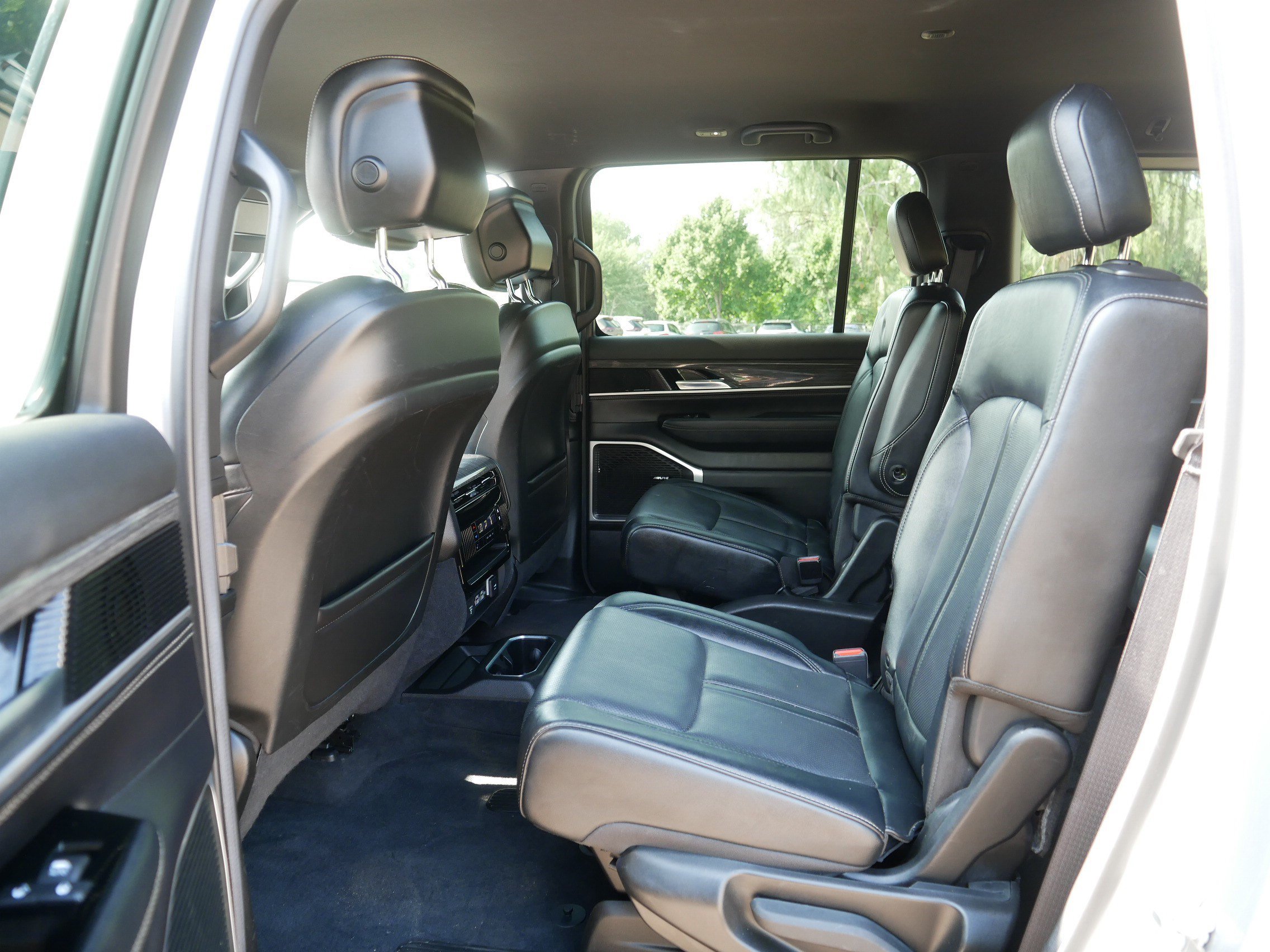 Used 2022 Jeep Wagoneer Series III w/ Flexible Seating Group AWD/4WD image 36