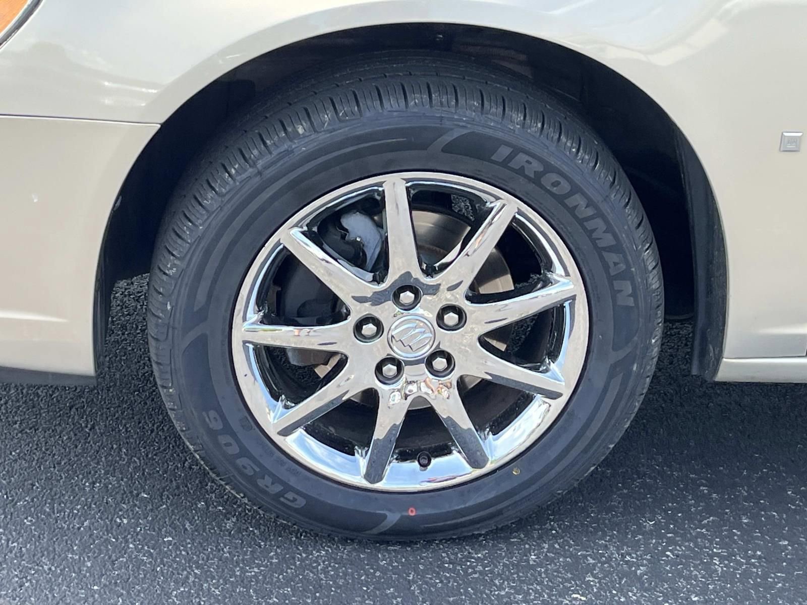 Used 2008 Buick Lucerne CXL w/ Driver Confidence Package FWD image 12