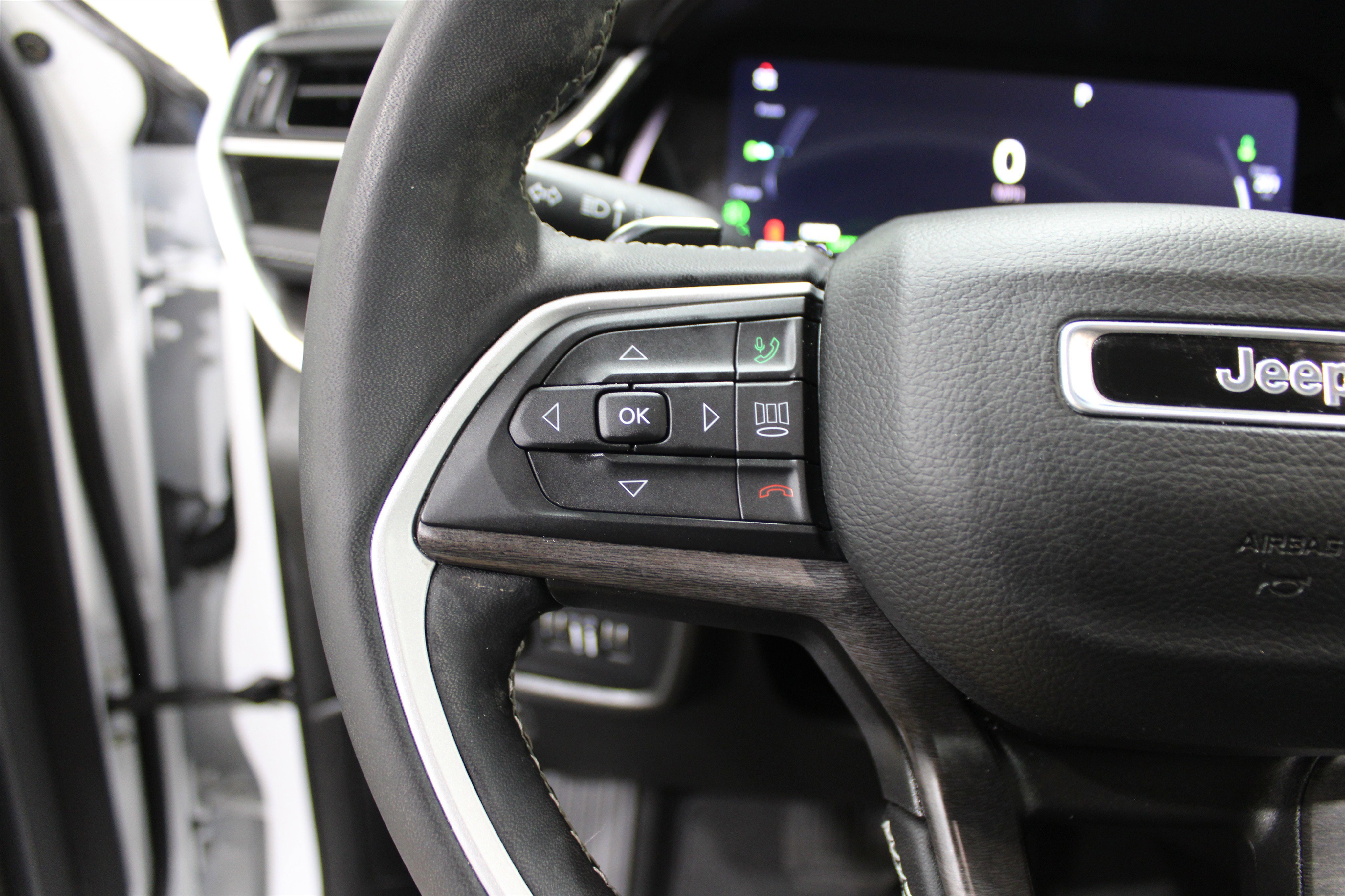 Used 2022 Jeep Grand Cherokee Limited 4xe image 11