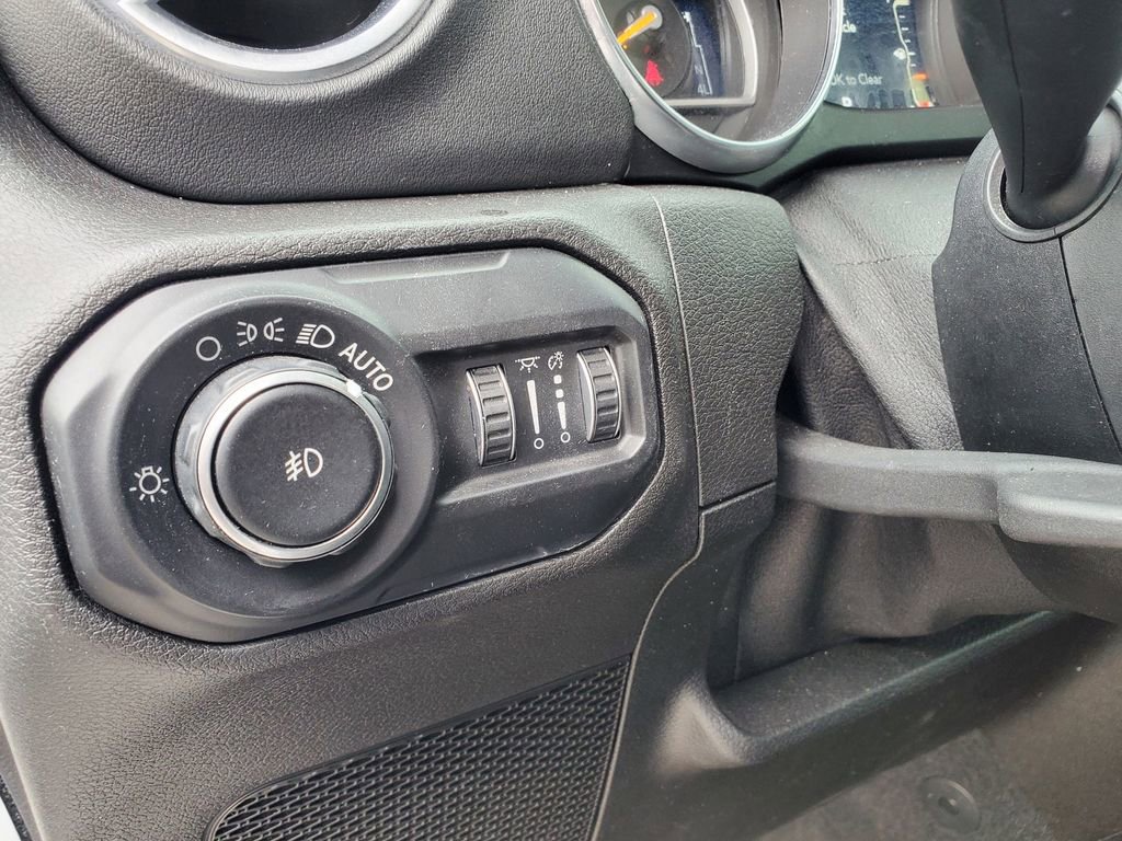 Used 2020 Jeep Wrangler Unlimited Sahara image 9