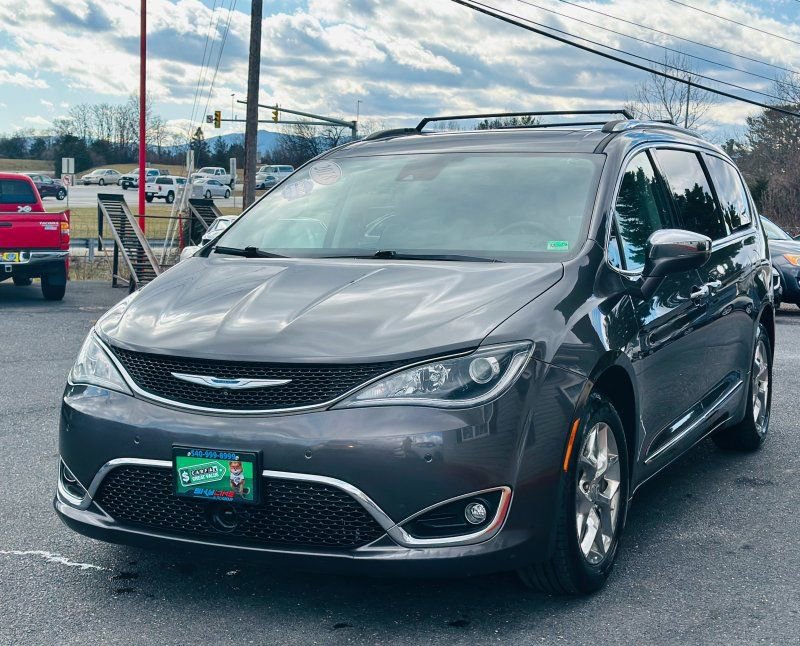 Used 2018 Chrysler Pacifica Limited w/ Advanced Safetytec Group image 5