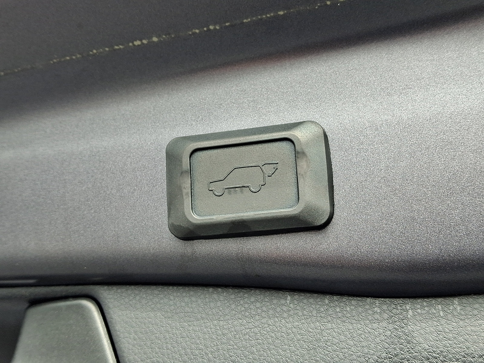 Used 2022 Toyota RAV4 XSE w/ XSE Grade Weather Package AWD/4WD image 32