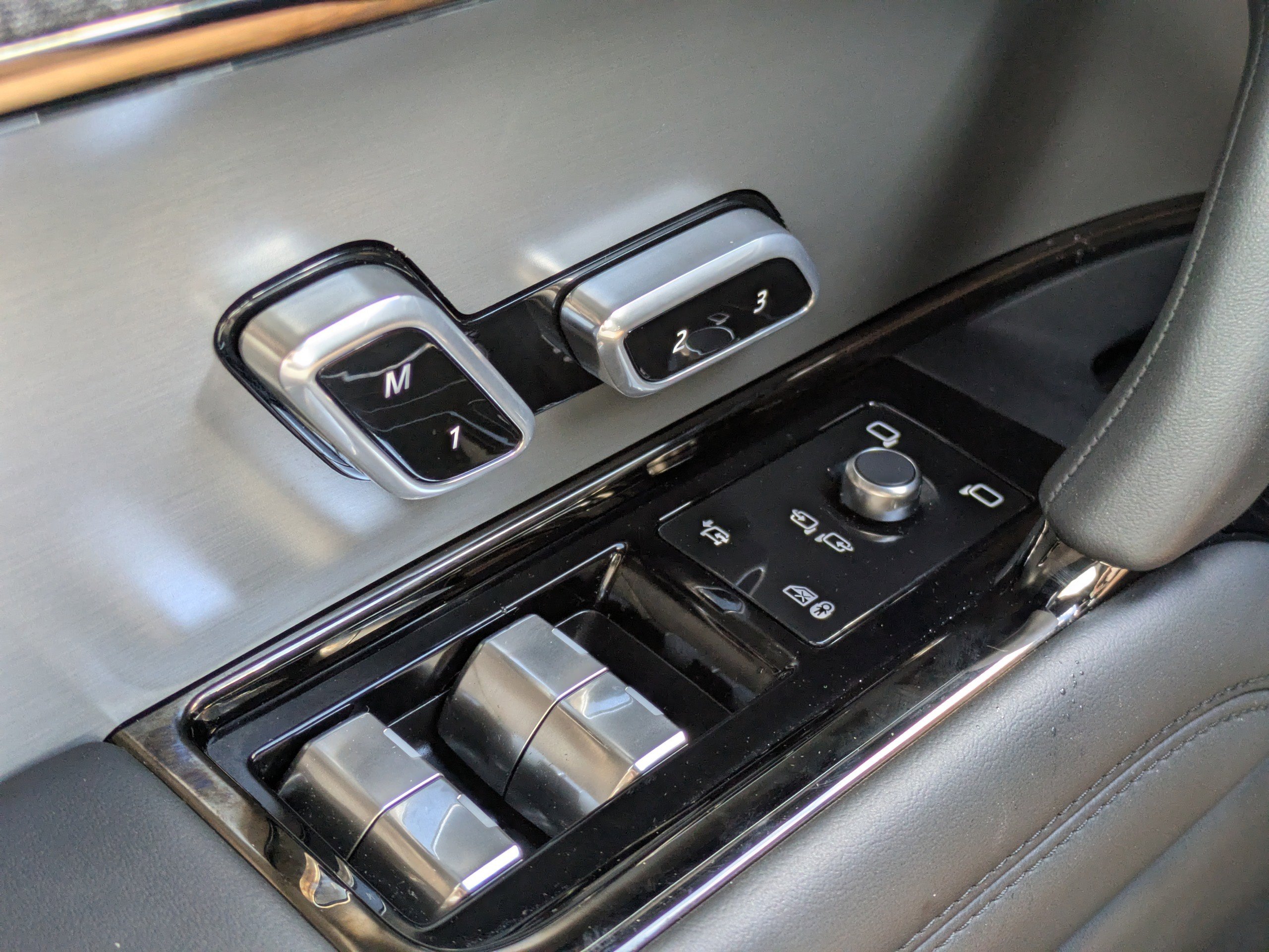 Used 2025 Land Rover Range Rover Sport image 26