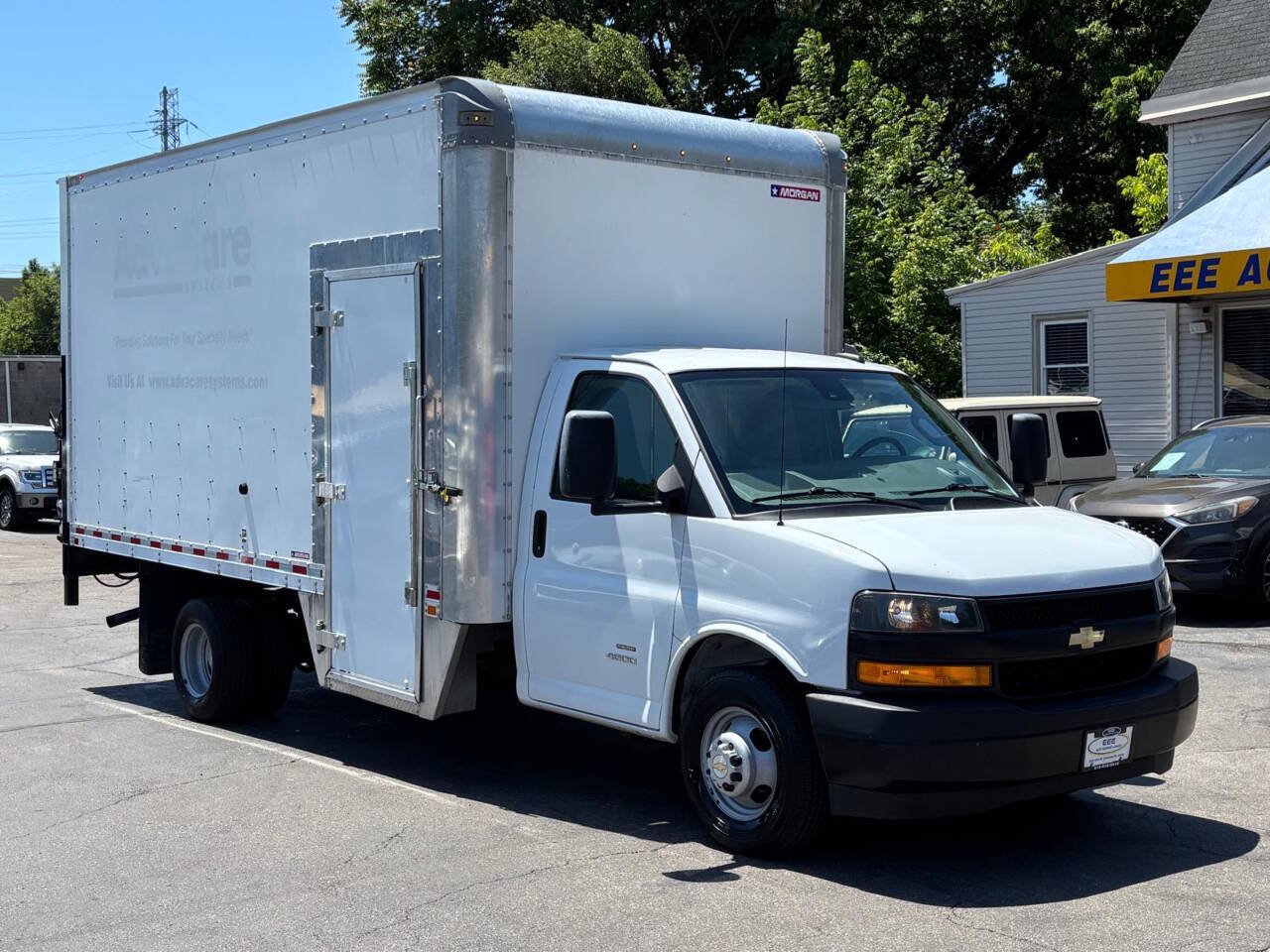 Used 2021 Chevrolet Express 4500 Extended w/ Power Convenience Package RWD image 2