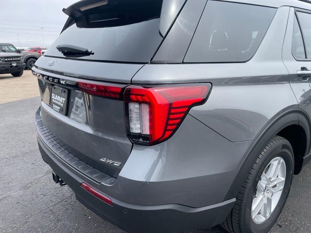 Used 2025 Ford Explorer Active image 31