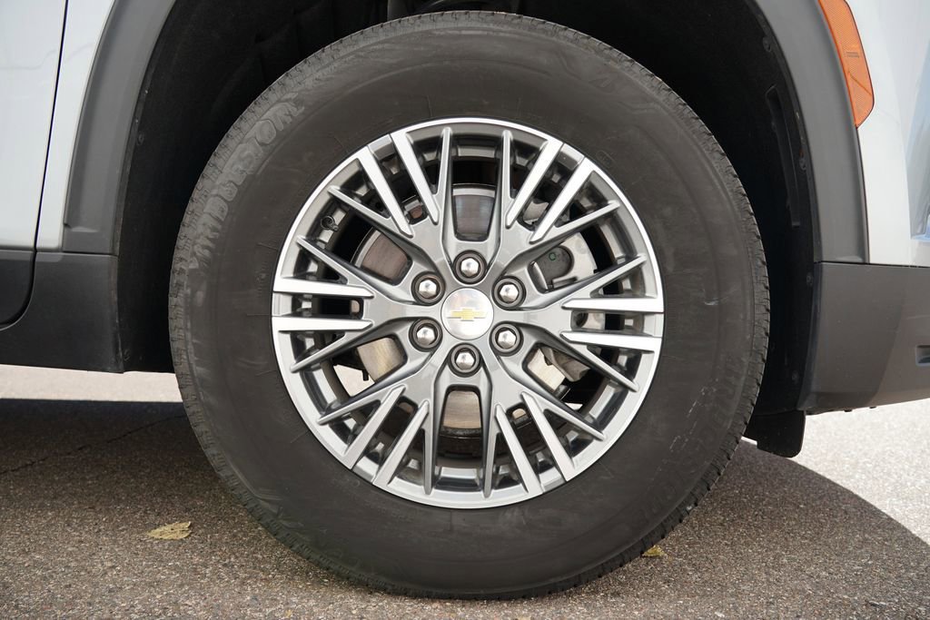 Used 2025 Chevrolet Traverse LT image 33