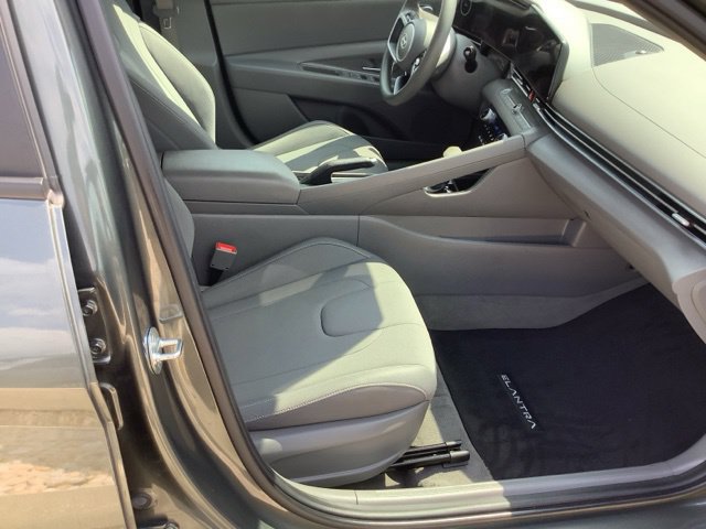 Certified 2024 Hyundai Elantra SEL FWD image 17