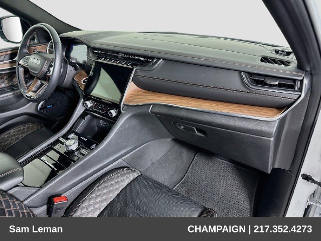 Used 2025 Jeep Grand Cherokee L Summit w/ Obsidian Package AWD/4WD image 31