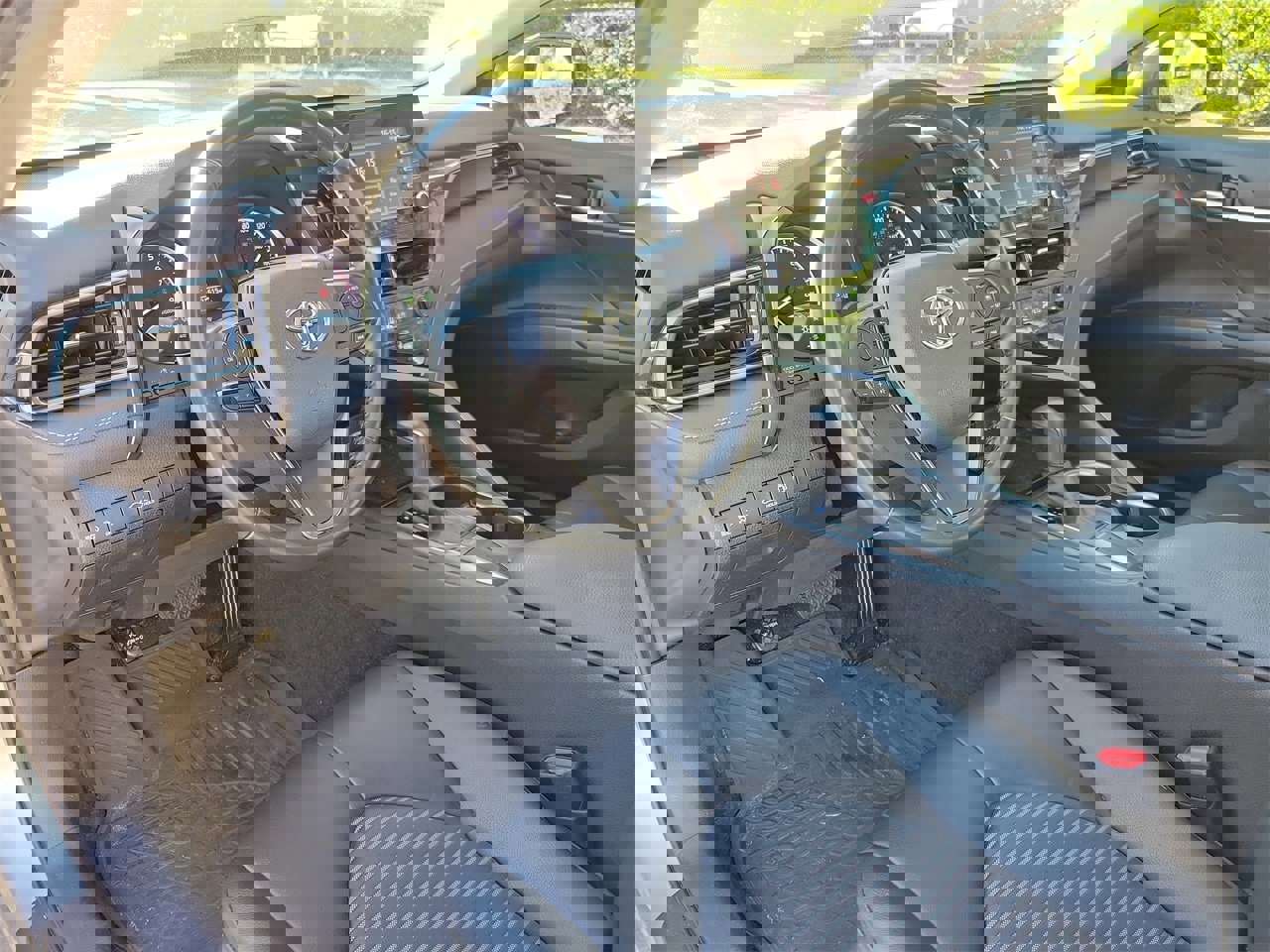 Used 2023 Toyota Camry SE image 15