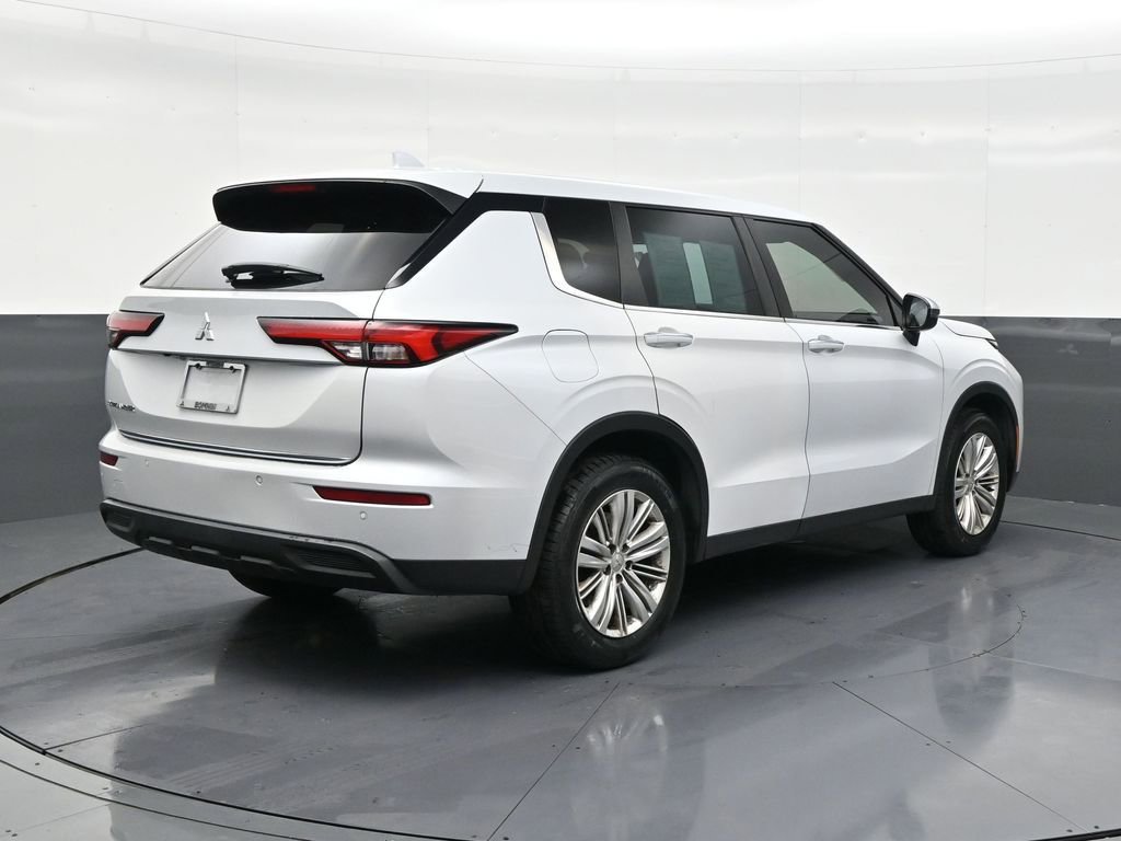 Used 2022 Mitsubishi Outlander ES image 5