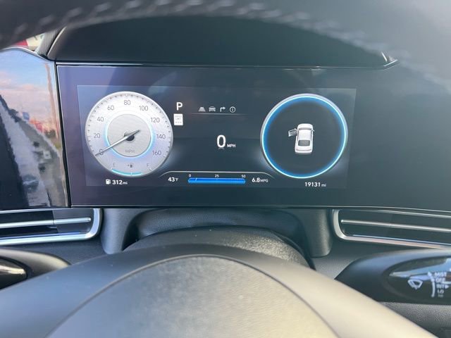 Certified 2025 Hyundai Elantra SEL image 17