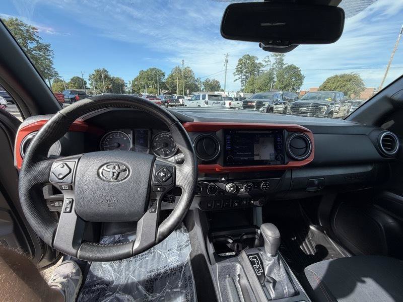 Used 2019 Toyota Tacoma TRD Sport w/ Technology Package AWD/4WD image 14