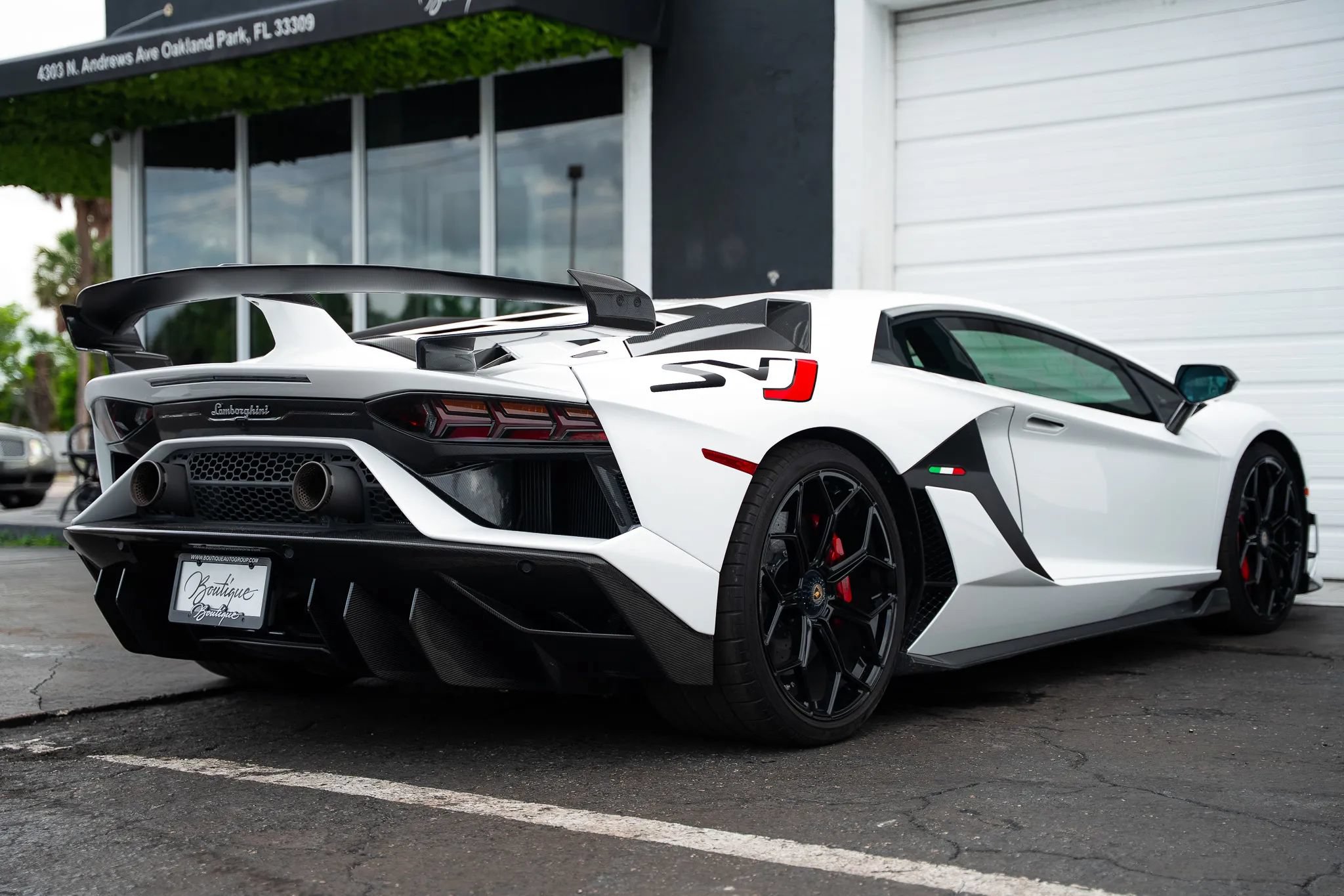 Used 2019 Lamborghini Aventador SVJ AWD/4WD image 6
