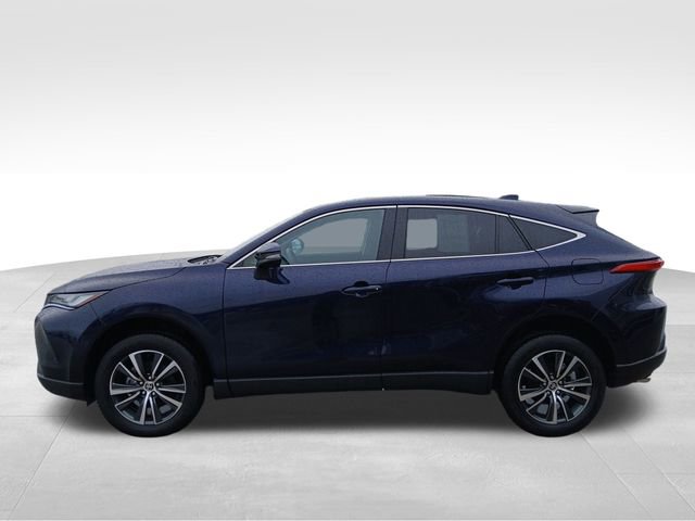 Used 2023 Toyota Venza LE image 2