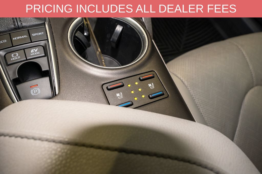 Used 2022 Toyota Camry XLE w/ Navigation Upgrade Package FWD image 16