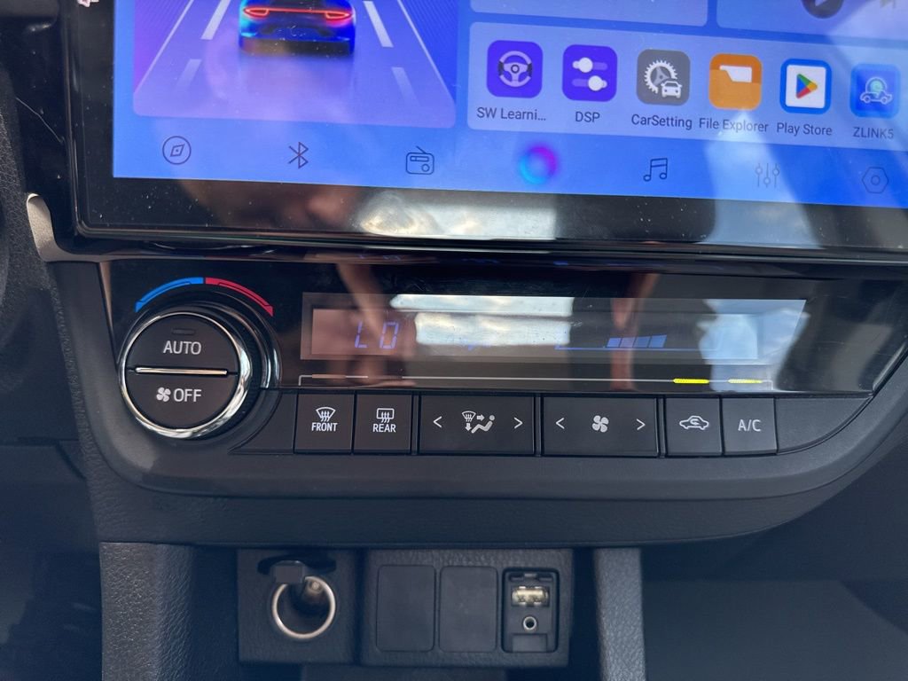 Used 2014 Toyota Corolla LE FWD image 21