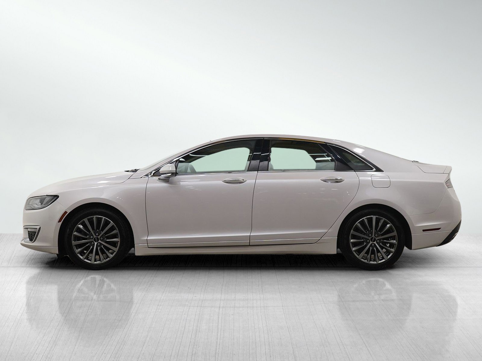 Used 2018 Lincoln MKZ Premiere image 2