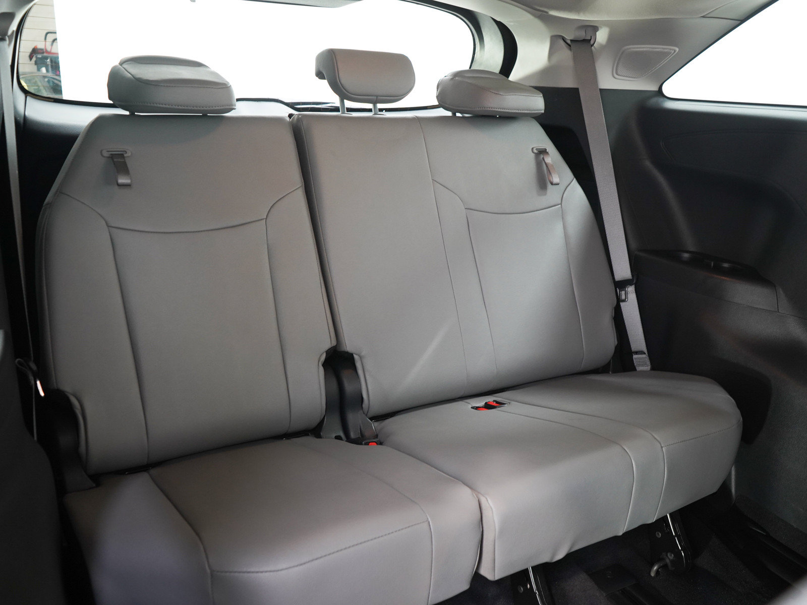 Used 2025 Toyota Sienna XLE w/ XLE Plus Package AWD/4WD image 15