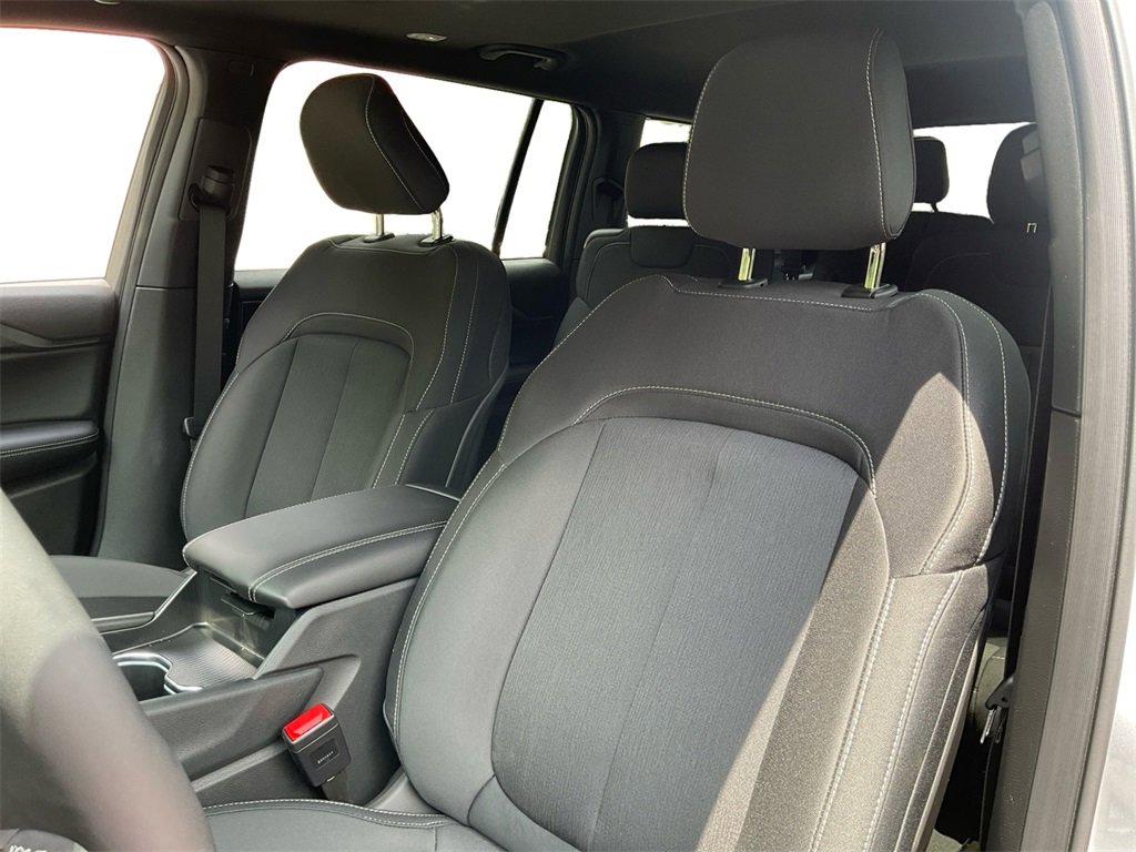 New 2025 Jeep Grand Cherokee L Laredo w/ Luxury Tech Group I image 28