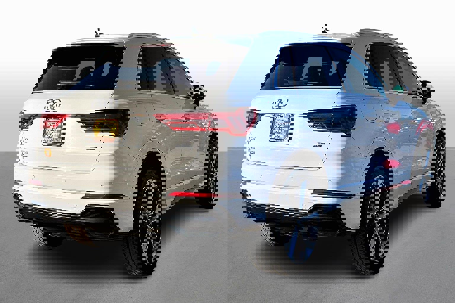 Used 2019 Audi Q3 2.0T Premium Plus image 2