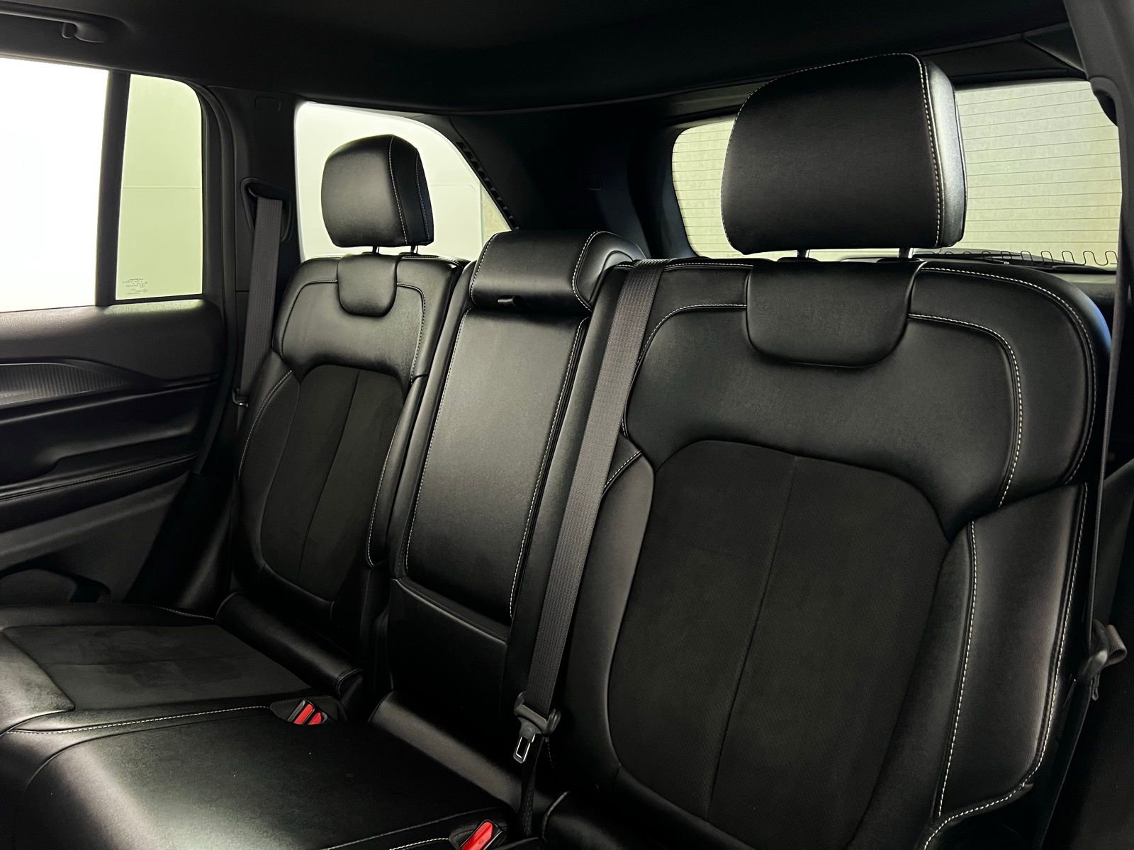 Used 2023 Jeep Grand Cherokee Altitude image 25