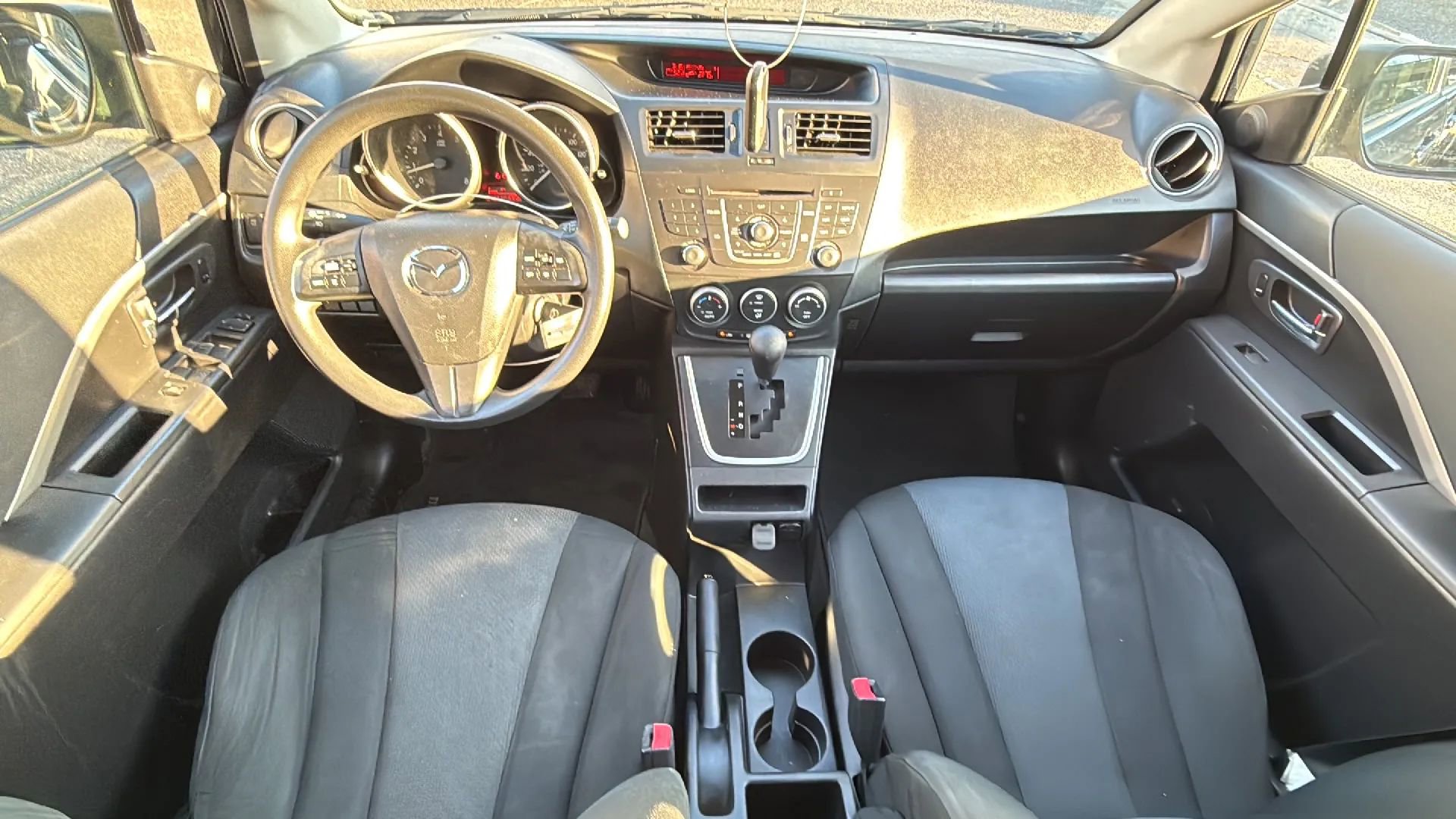 Used 2014 MAZDA MAZDA5 Sport image 31