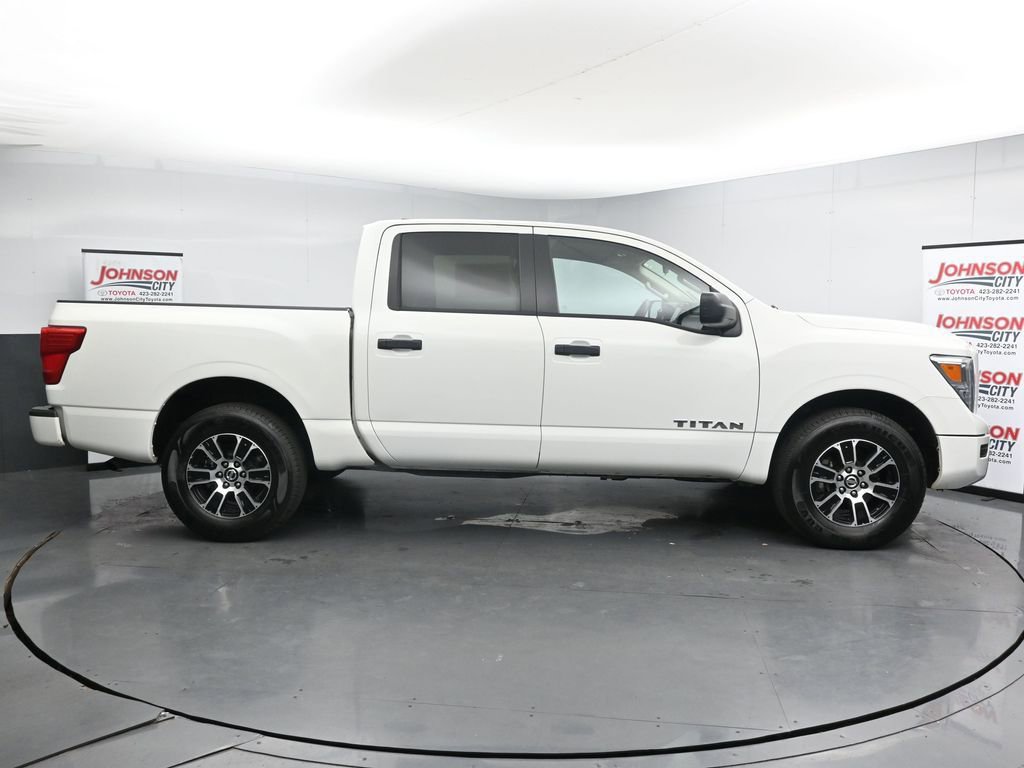 Used 2022 Nissan Titan SV AWD/4WD image 9