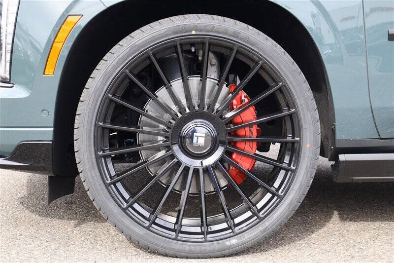 Used 2026 Cadillac Escalade V w/ LPO, ONYX Package image 10