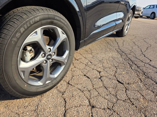 Used 2023 Ford Escape ST-Line image 36