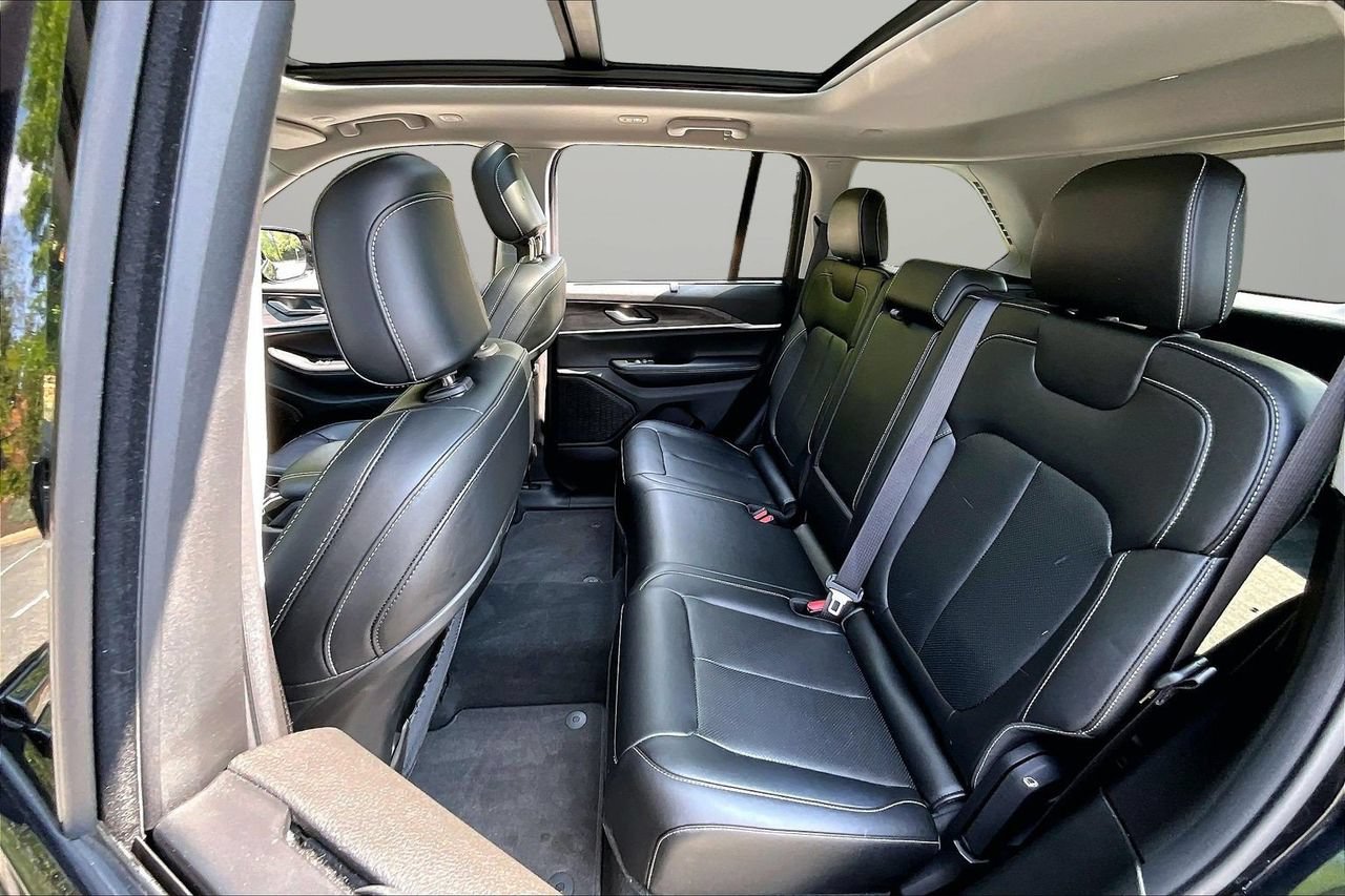 Certified 2023 Jeep Grand Cherokee Limited w/ Luxury Tech Group II AWD/4WD image 23