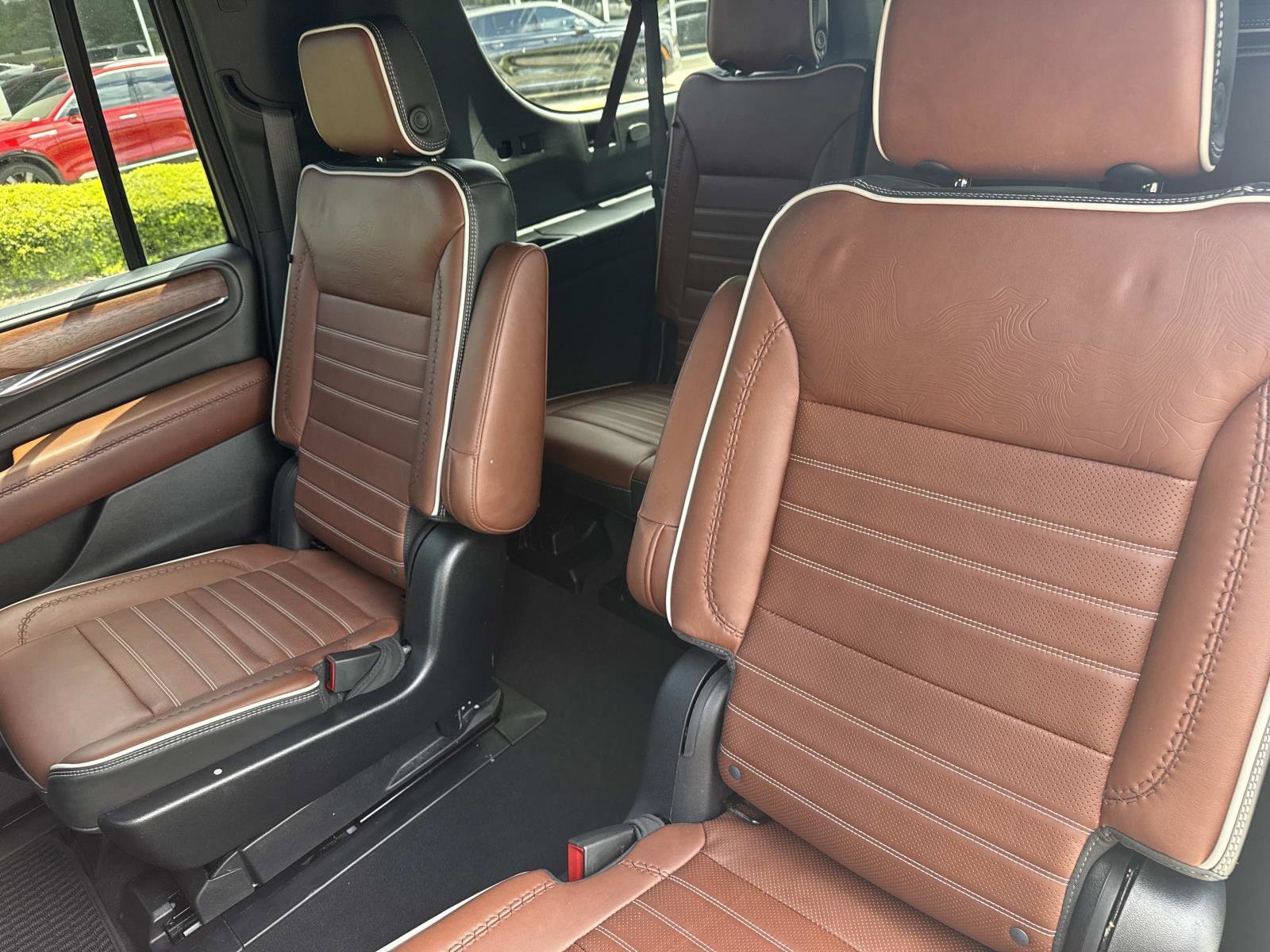 Used 2023 GMC Yukon XL Denali Ultimate AWD/4WD image 14