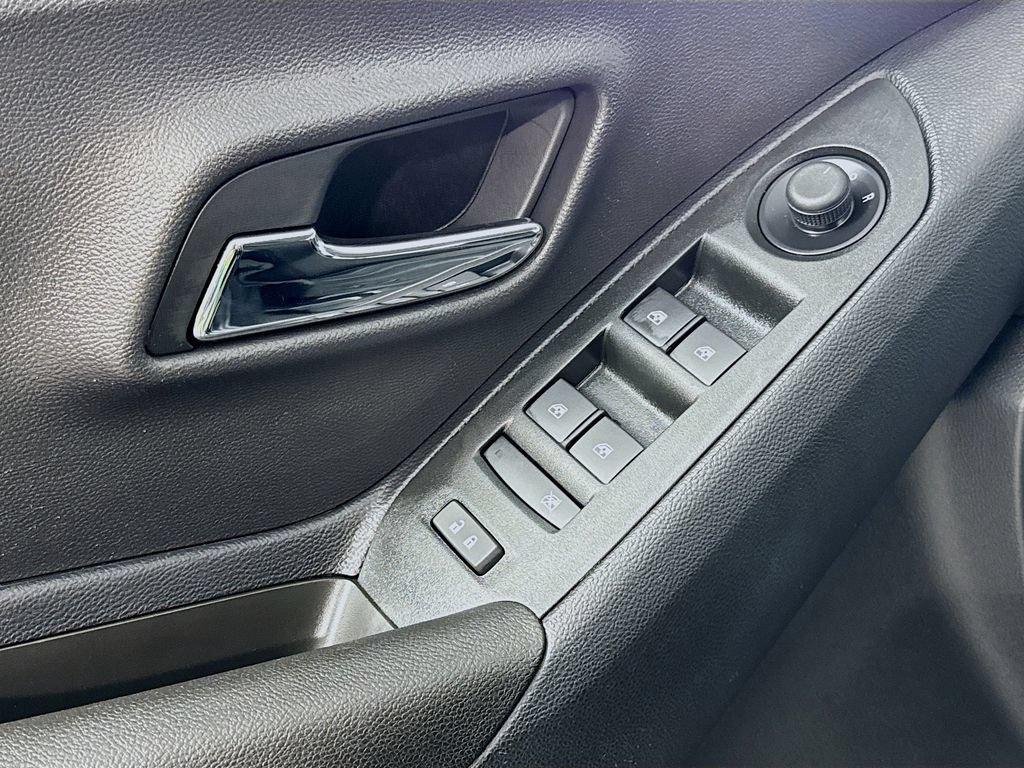 Used 2019 Chevrolet Trax LT w/ LT Convenience Package FWD image 15