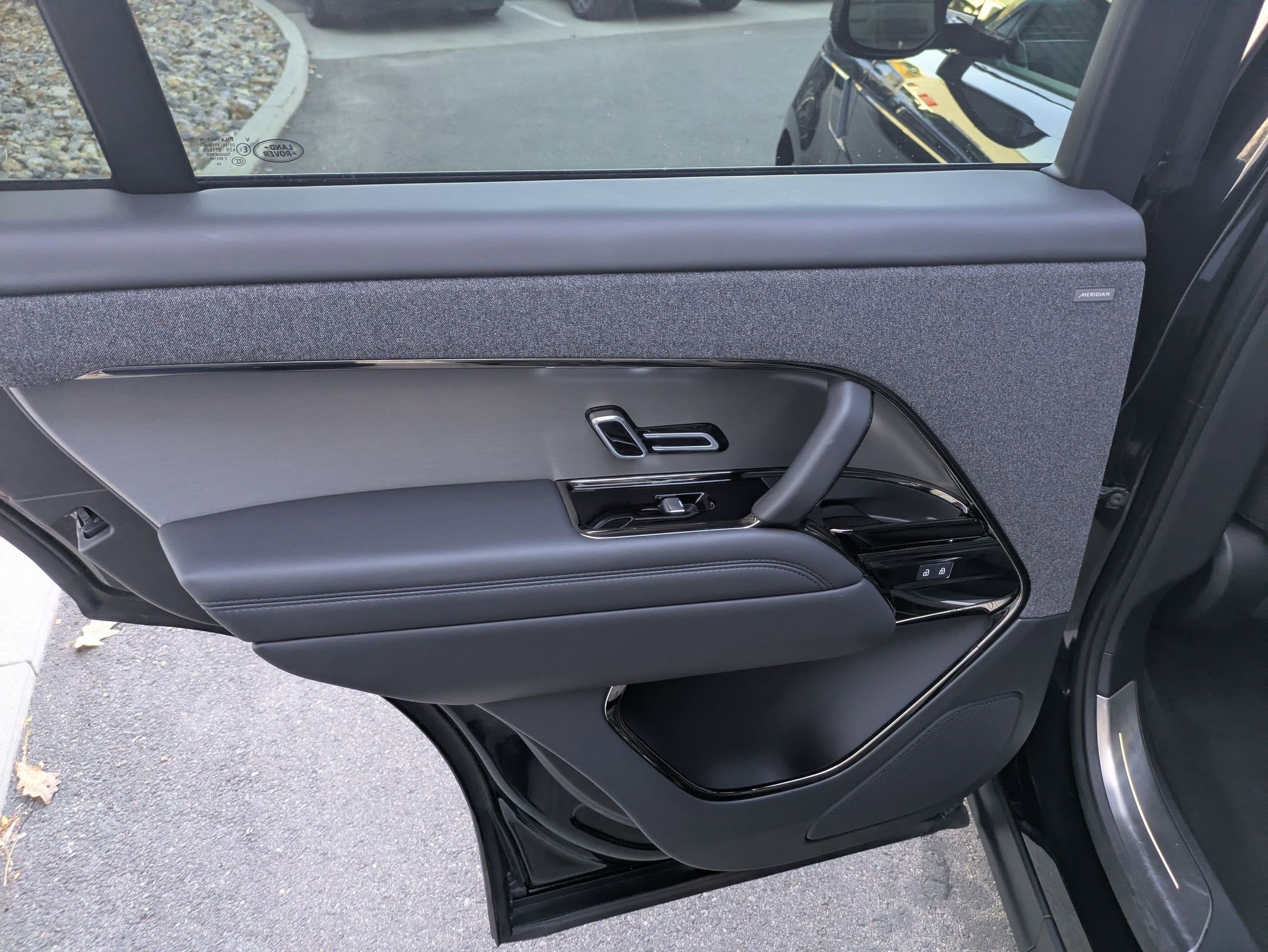 Used 2025 Land Rover Range Rover Sport image 31