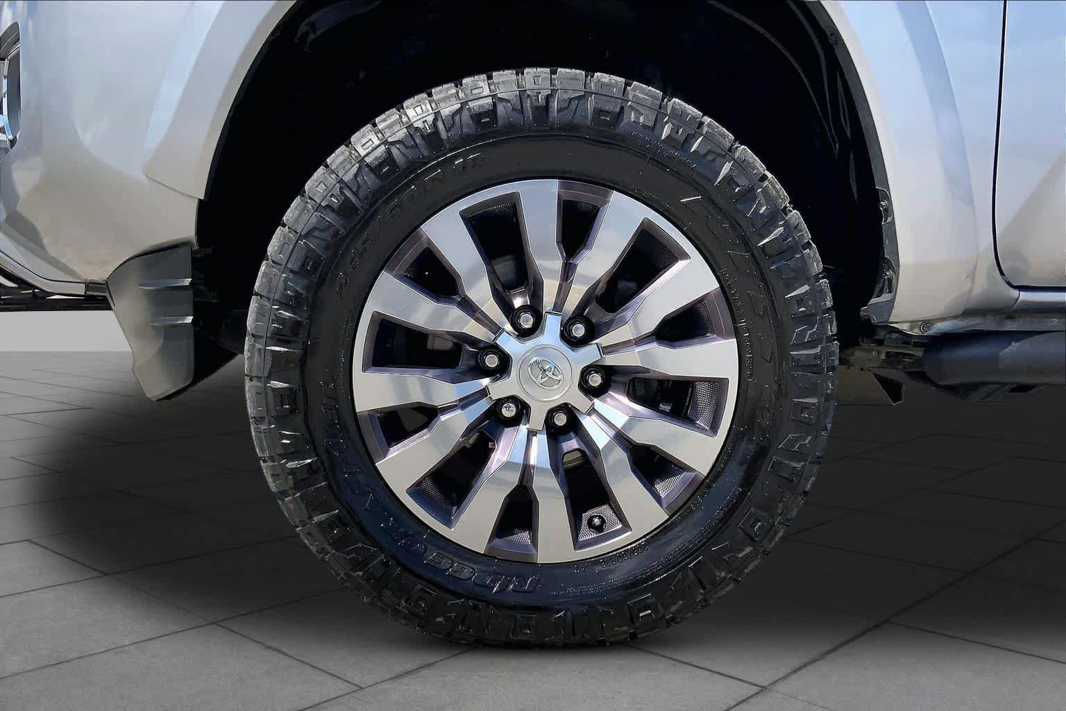 Used 2021 Toyota Tacoma Limited AWD/4WD image 11