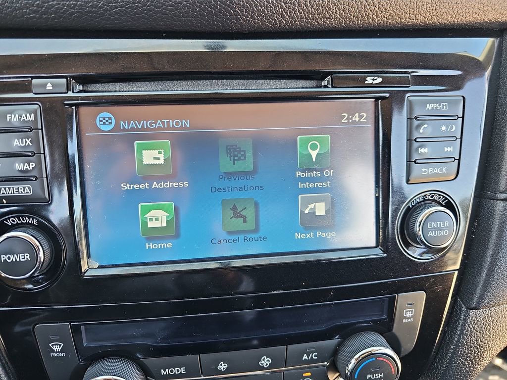 Used 2017 Nissan Rogue SV w/ SV Premium Package FWD image 22
