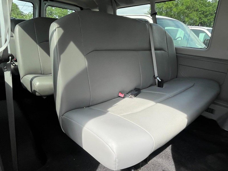Used 2008 Ford E-350 and Econoline 350 Extended Wagon Super Duty RWD image 7